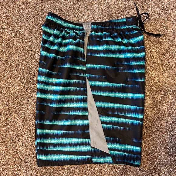 Nike Men’s XXL Swim Trunks, has a smalll flaw under the drawstring - Picture 2 of 13